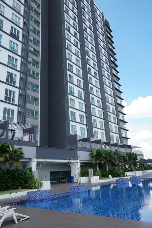 Victoria Home - Galleria Seri Kembangan Esterno foto
